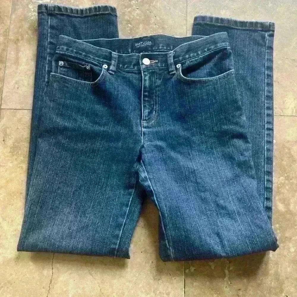 Ann Taylor Jeans. Excellent condition. Size 2. Straight Leg. No flaws